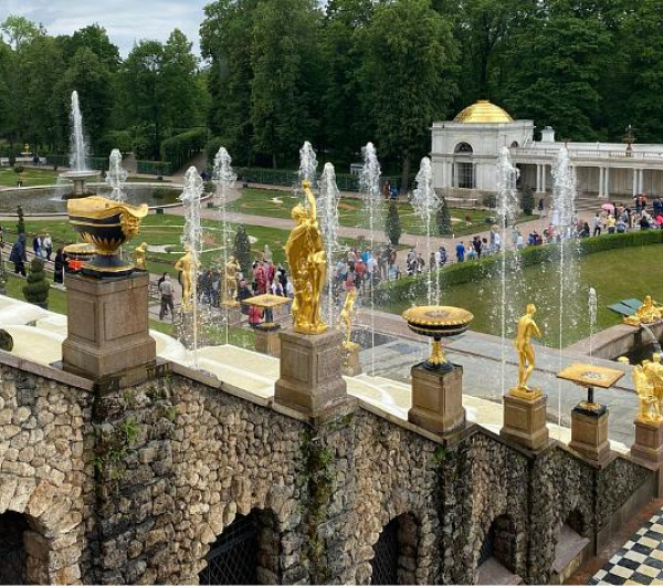 Экскурсия в Ораниенбаум. Большой Меншиковский дворец. Петергоф. Нижний Парк