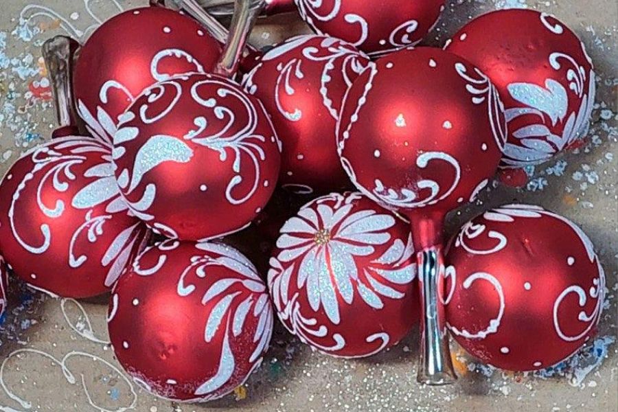 За новогодним настроением на фабрику ёлочных игрушек